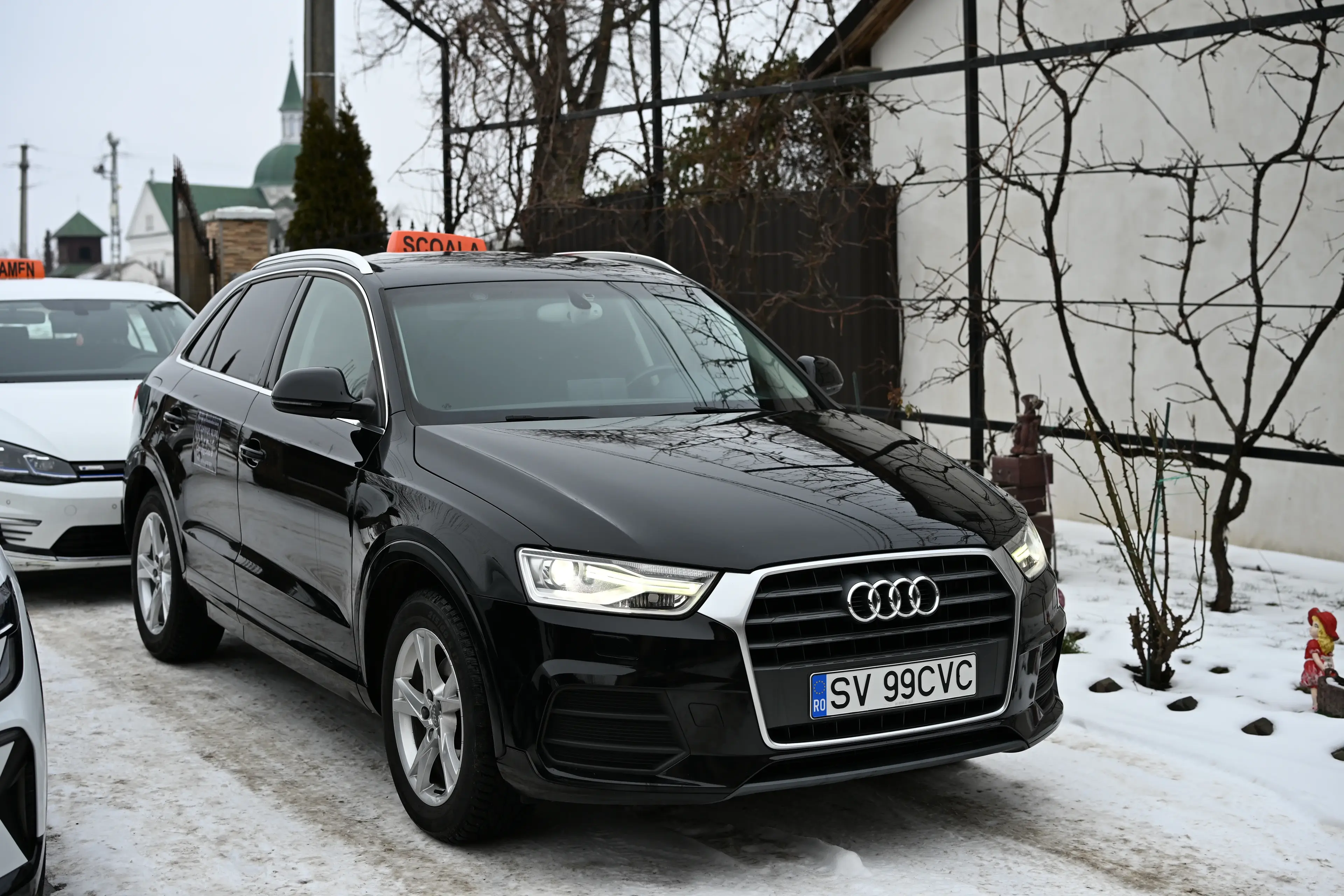 Masina instructorului Andrei Coroviac
- Audi Q3